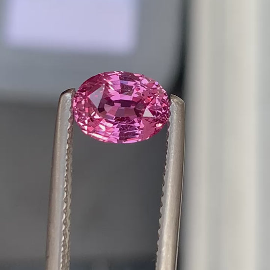 saphir-padparadscha-ovale-1-63ct-video-1