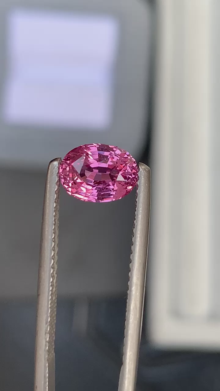 saphir-padparadscha-ovale-1-63ct-video-1