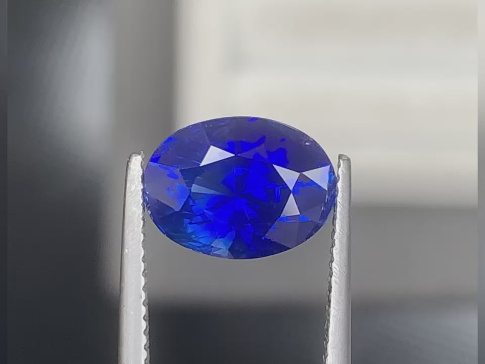saphir-bleu-ovale-6-03ct-video-1