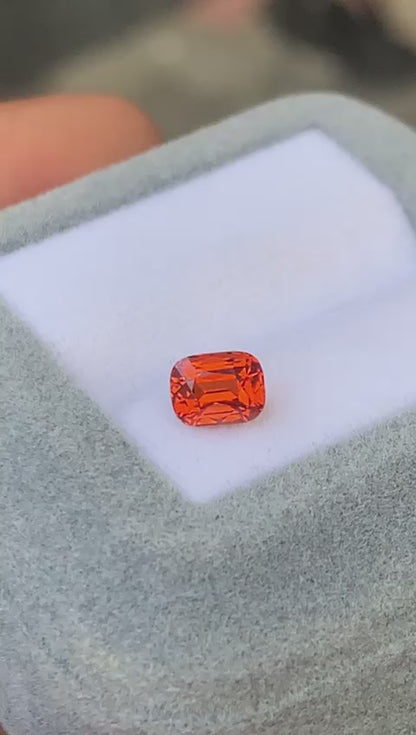 grenat-mandarin-coussin-1-35-ct-video-2