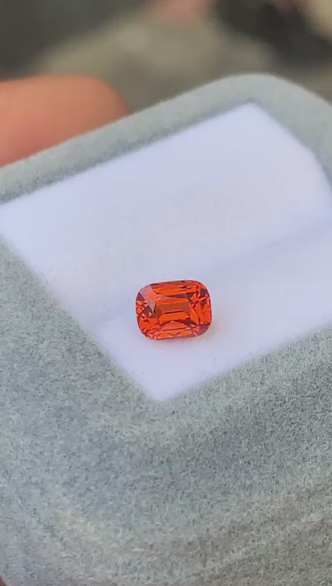 grenat-mandarin-coussin-1-35-ct-video-2