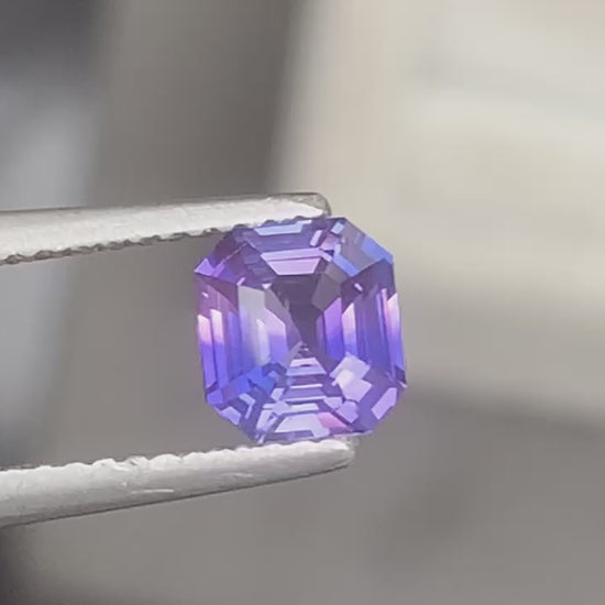 bi colour sapphire square emerald 1,15ct video 1