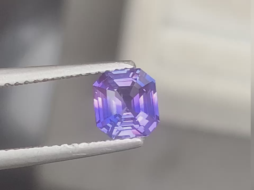 bi colour sapphire square emerald 1,15ct video 1