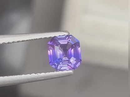 bi colour sapphire square emerald 1,15ct video 1