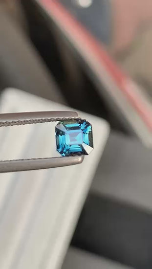 saphir-teal-émeraude-carré-1-10ct-video-1