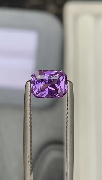Saphir Radiant Violet 1,6ct - video 3