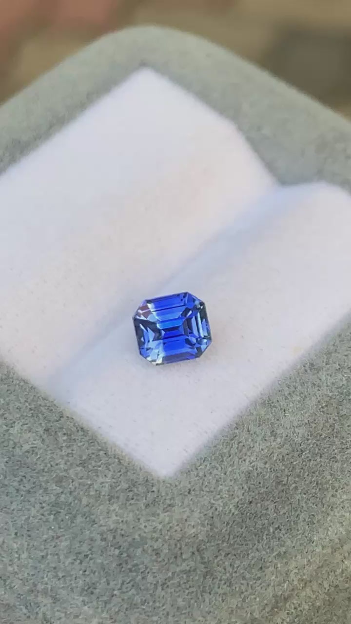 saphir-bleu-émeraude-1-10-ct-video-2