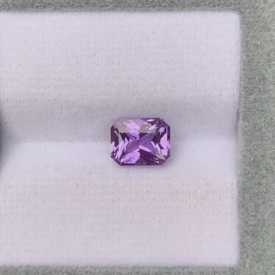 Violet Sapphire Radiant cut 1,6ct - video 2