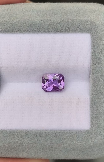 Violet Sapphire Radiant cut 1,6ct - video 2