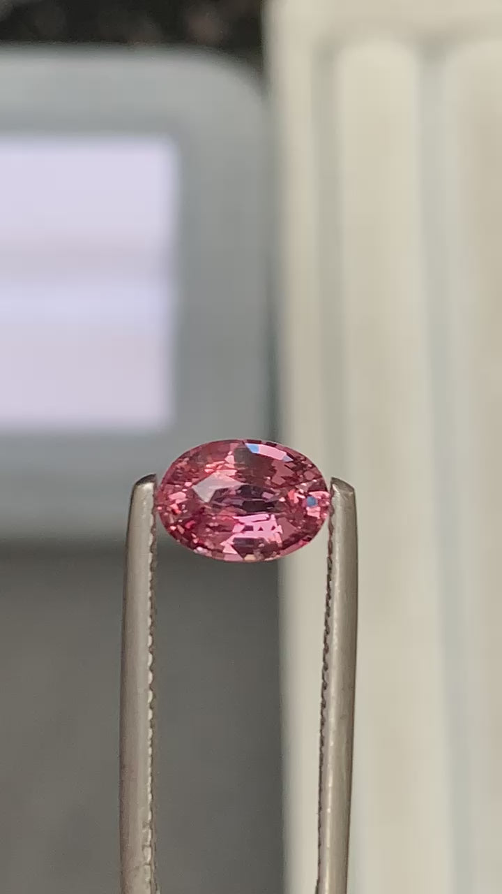 Padparadscha Sapphire Oval 1,55ct