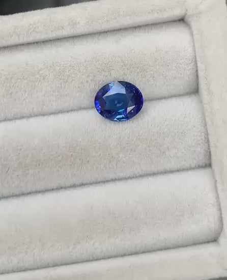 saphir-bleu-ovale-2-10ct-video-2