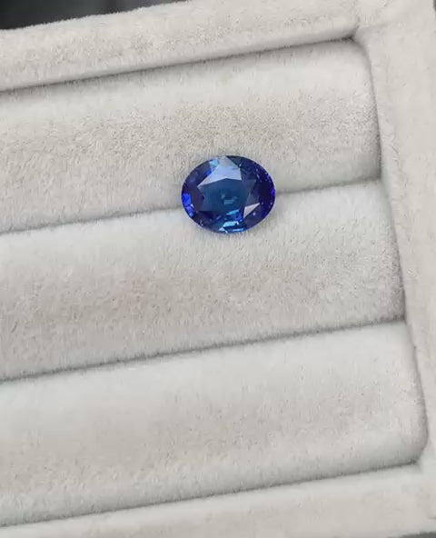 saphir-bleu-ovale-2-10ct-video-2