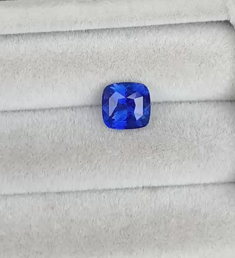 saphir-bleu-coussin-3-00ct-video-2