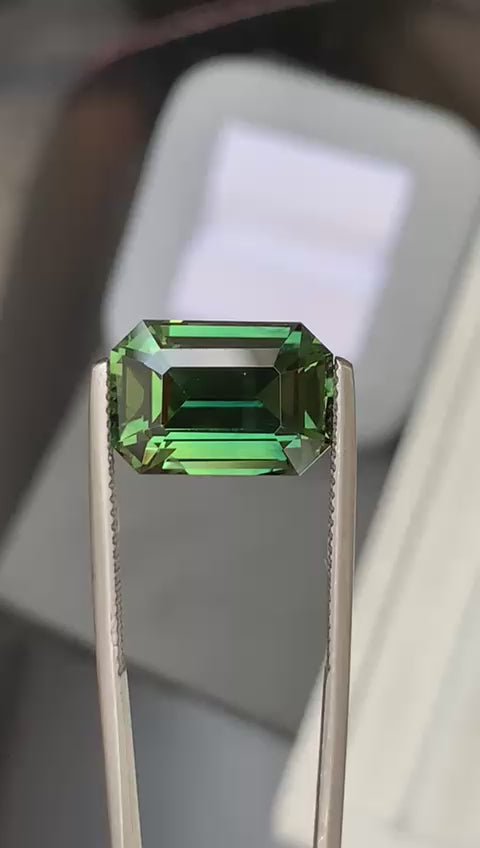 saphir-vert-émeraude-10-00ct-video-1