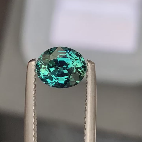 saphir-teal-ovale-1-65ct-video-1