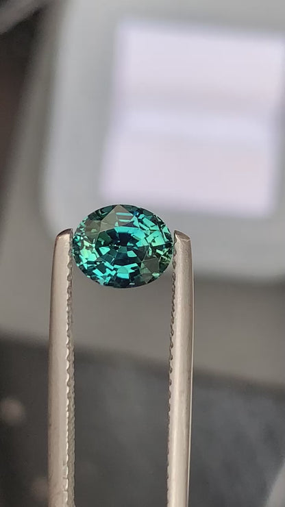 saphir-teal-ovale-1-65ct-video-1