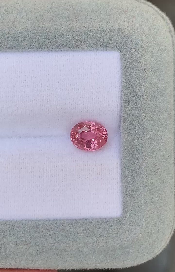 saphir-padparadscha-ovale-1-56ct-video-2