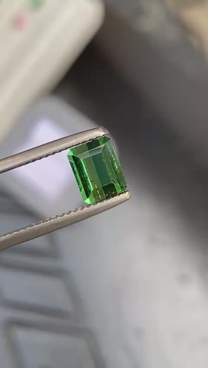 tourmaline-verte-de-octogonale -1-98-ct-video-1