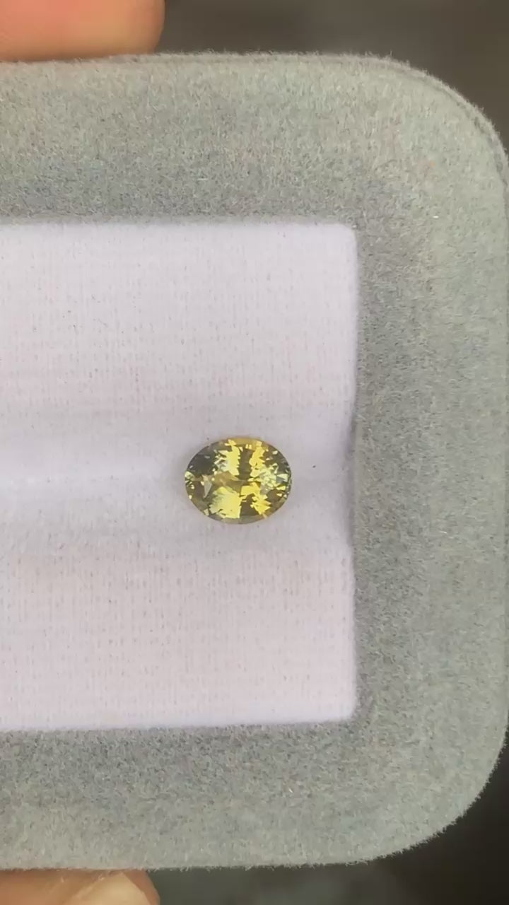 saphir-bicolore-ovale-1-05ct-video-1