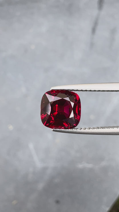 Spinelle Rouge • 2,38ct
