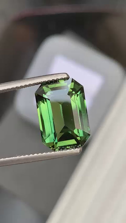 saphir-vert-émeraude-10-00ct-video-2