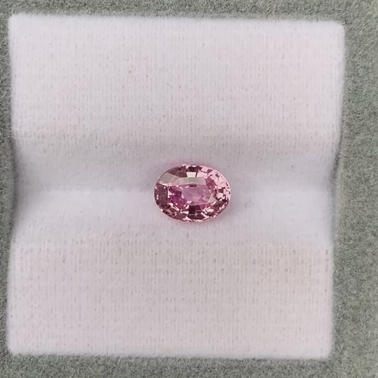 pink sapphire oval 1,25ct video 2