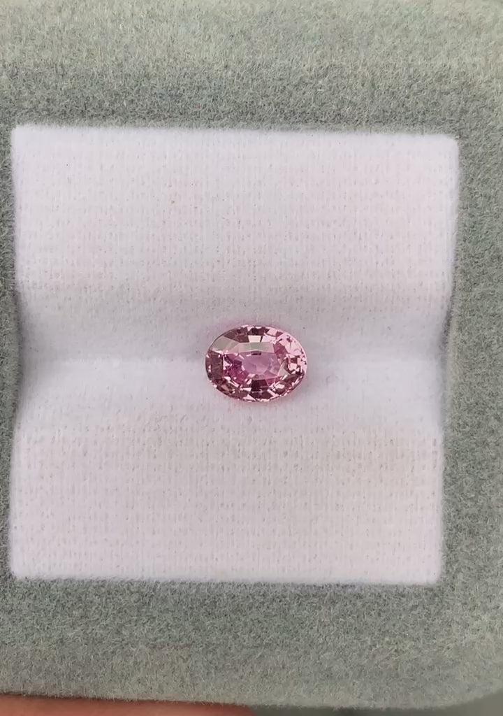 pink sapphire oval 1,25ct video 2