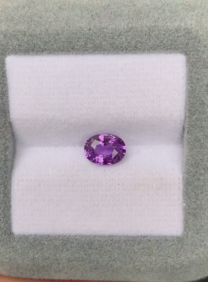 saphir-violet-ovale-1-10ct video2