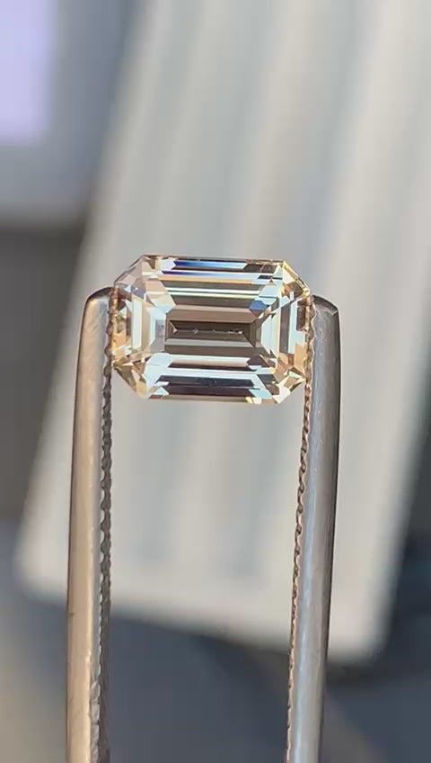 saphir-p-che-de-émeraude-2-01ct-video-1