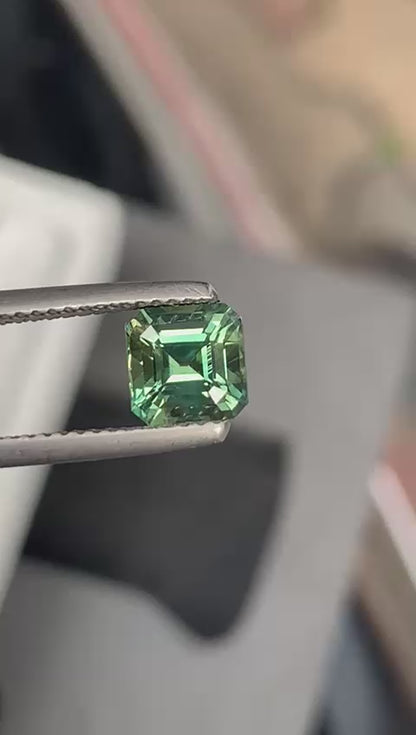 saphir-teal-émeraude-carrée-1-80ct-video-1