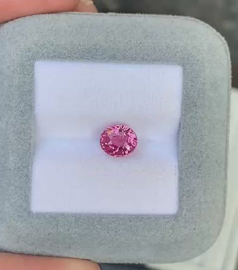 saphir-padparadscha-ovale-2-52ct-2-video-2