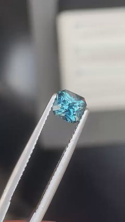 saphir-teal-radiant-1-09ct-video-1