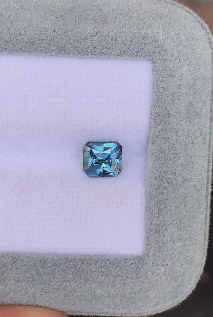 saphir-sarcelle-coussin-1-55ct video2