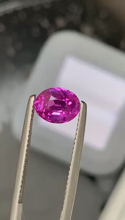 saphir-rose-ovale-2-03ct-video-1-1