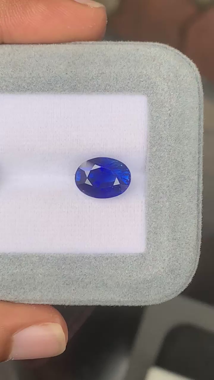 saphir-bleu-ovale-6-03ct-video-2