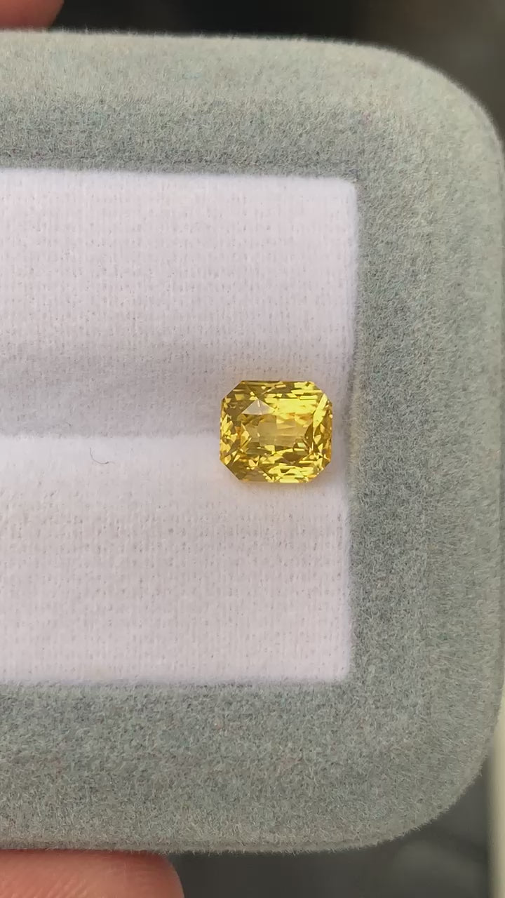 Vivid Yellow Cushion 2,51ct
