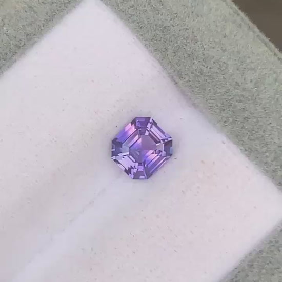 bi colour sapphire square emerald 1,15ct video 2