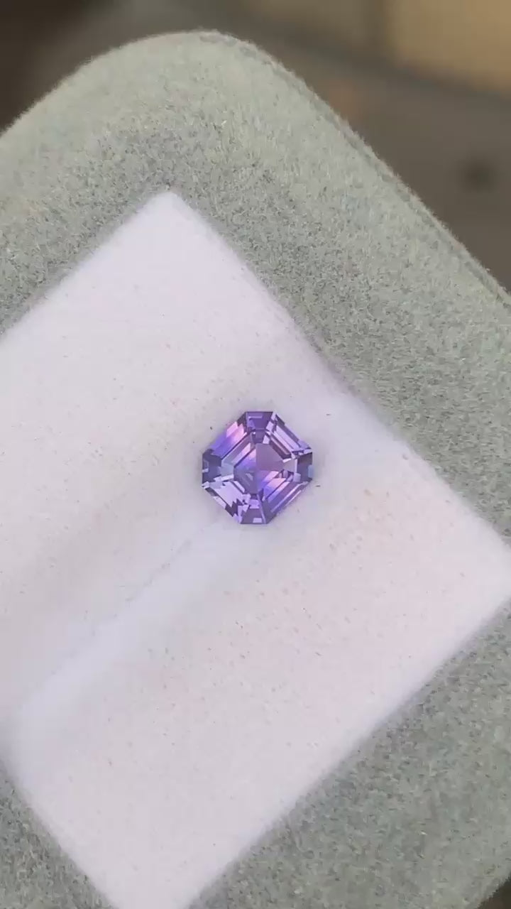bi colour sapphire square emerald 1,15ct video 2
