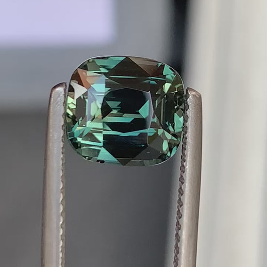 saphir-teal-coussin-4-52ct-video-1