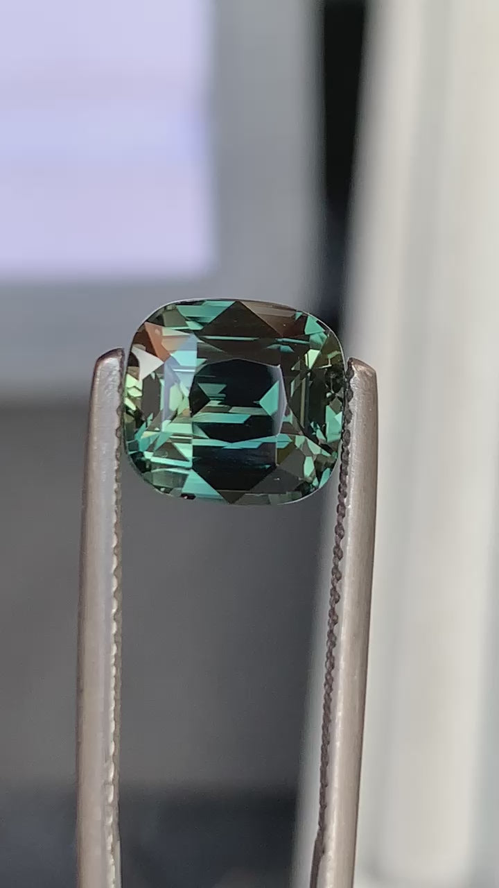 saphir-teal-coussin-4-52ct-video-1
