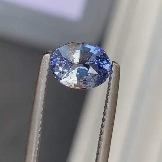 saphir-bleu-ovale-2-01ct-video-1