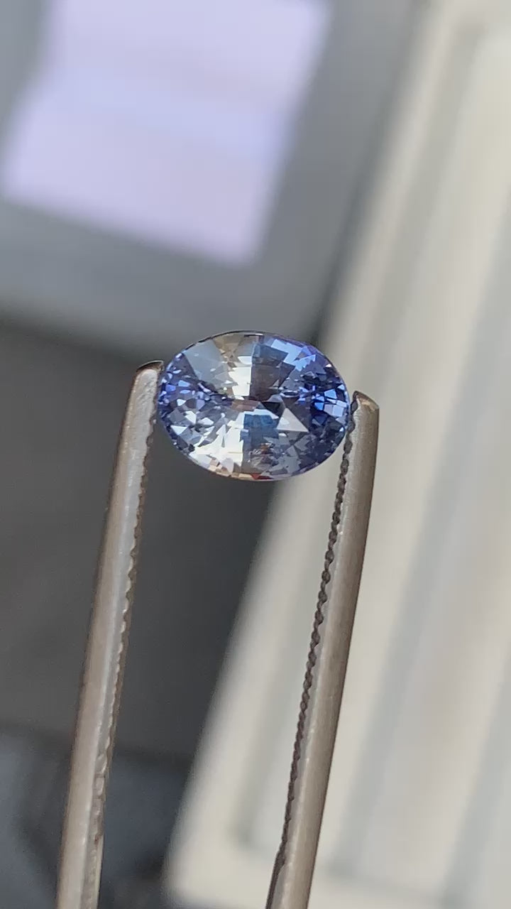 saphir-bleu-ovale-2-01ct-video-1
