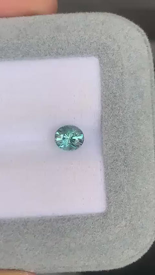 saphir-teal-ovale-1-06ct-video-2