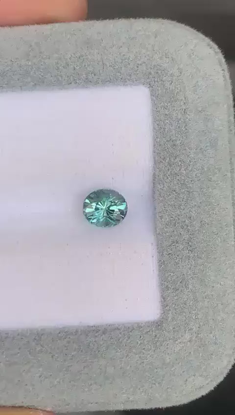 saphir-teal-ovale-1-06ct-video-2