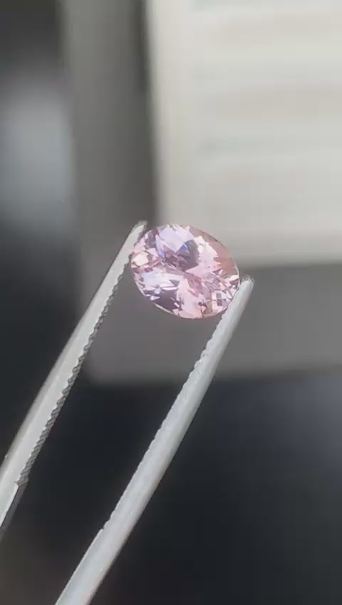 saphir-rose-ovale-1-53ct-video-1