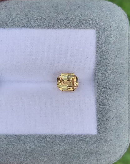 saphir-jaune-coussin-1-61ct video1