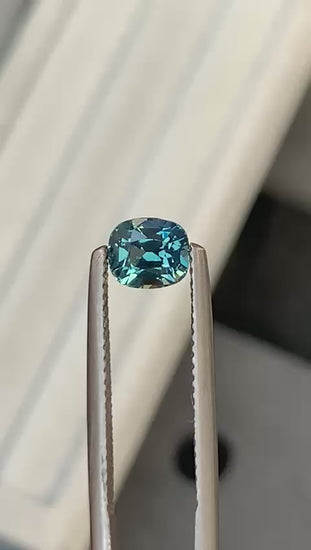 saphir-teal-coussin-1-30ct-video-1