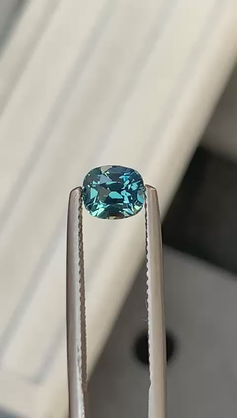 saphir-teal-coussin-1-30ct-video-1