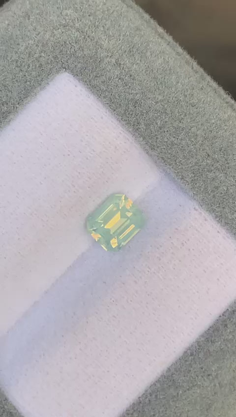 saphir-laiteux-émeraude-1-08ct-video-1