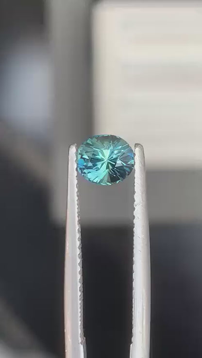 saphir-teal-ovale-1-06ct-video-1